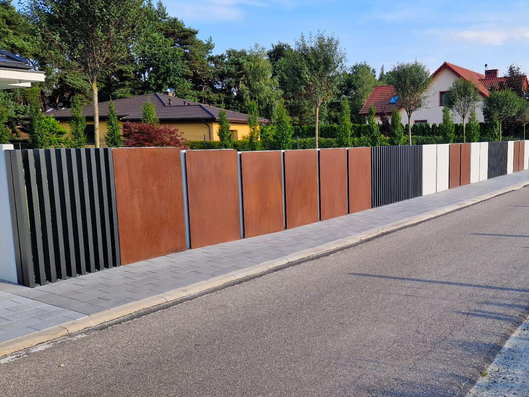 Ogrodzenie aluminiowe, znane z odporności na korozję i warunki atmosferyczne